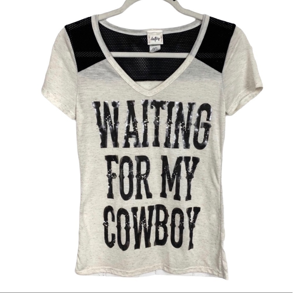 𝅺daytrip V-Neck Shimmer Top for Western Look
